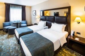 Sengetøy av topp kvalitet, memory foam-senger, minibar og safe på rommet