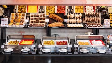 Petit déjeuner buffet servi tous les jours en supplément