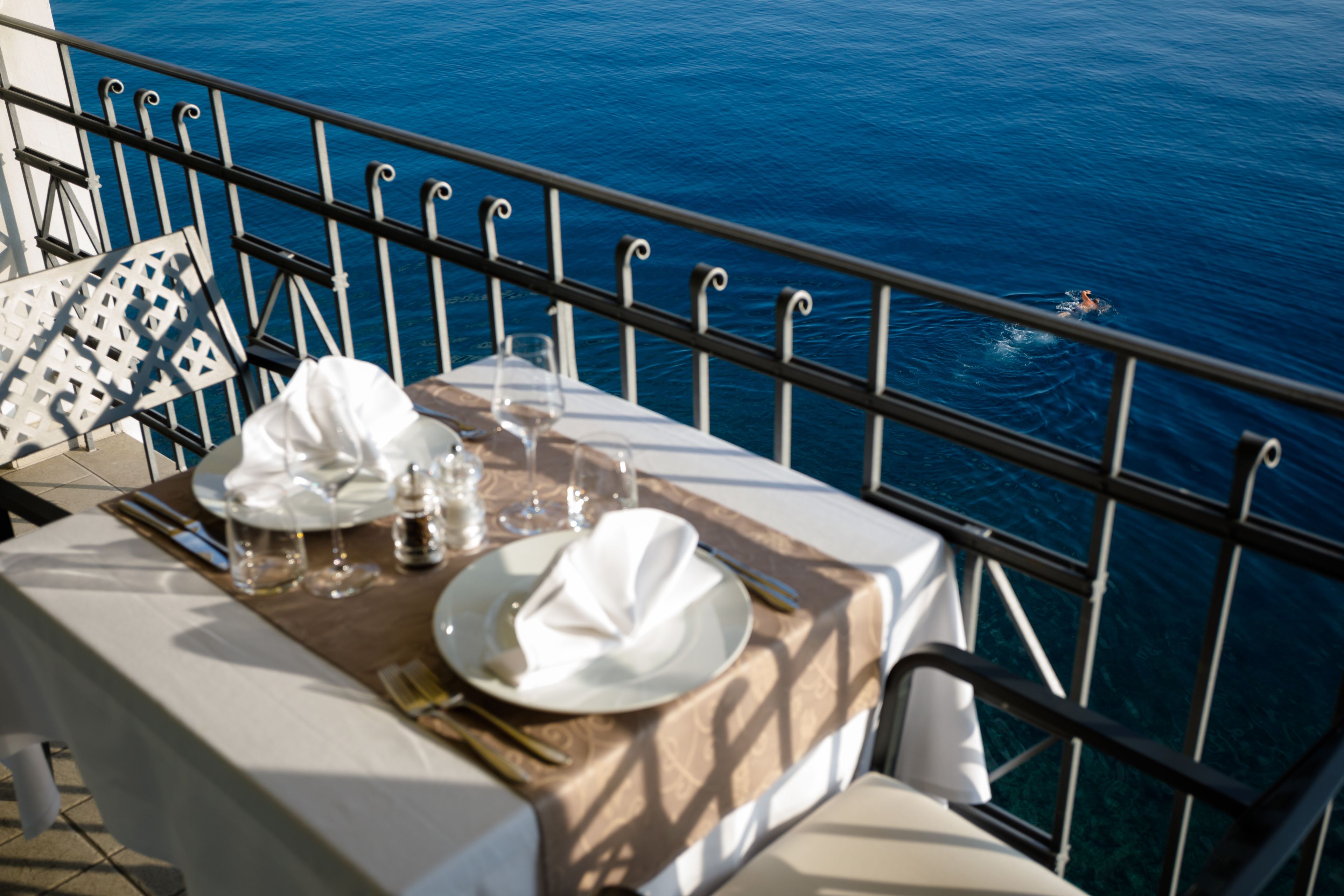 breakfast, lunch and dinner served