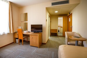 Standard Double or Twin Room, Accessible | Minibar, in-room safe, desk, blackout drapes