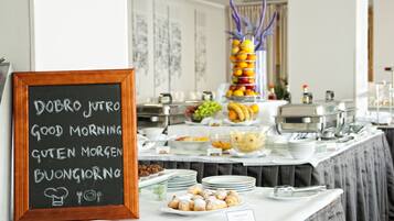 Ze serveren er ontbijt, lunch en diner