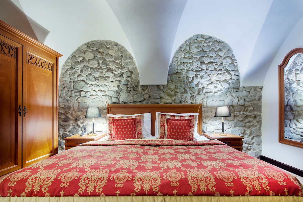 standard room with courtyard view, without daylight | hypo-allergenic bedding, minibar, in-room safe, individually furnished