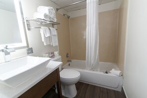 Combined shower/bathtub, free toiletries, hair dryer, towels - Marjac Suites Virginia Beach Oceanfront (Virginia Beach)