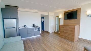 Ocean Front Suite(s) higher floor | Living area | Flat-screen TV