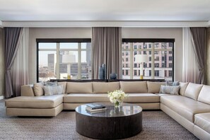Club Suite, 1 Bedroom | Lounge - The Ritz-Carlton, Dallas (Dallas)