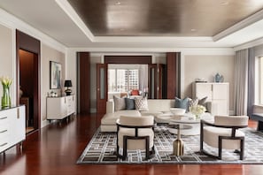 Club Suite, 1 Bedroom (Club Lounge Access) | Living area | Smart TV, video-game console, Netflix, DVD player