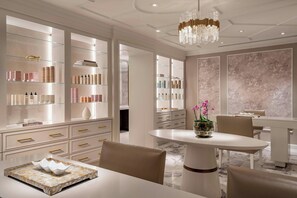 Couples treatment rooms, body treatments, hydrotherapy, aromatherapy