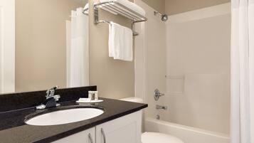 Combined shower/bathtub, free toiletries, hair dryer, towels