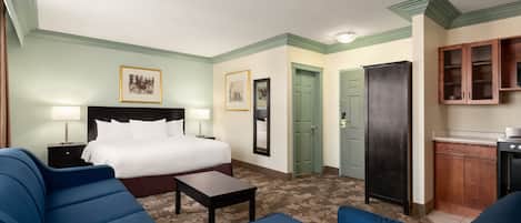 Deluxe Double Room | Hypo-allergenic bedding, Select Comfort beds, desk, laptop workspace