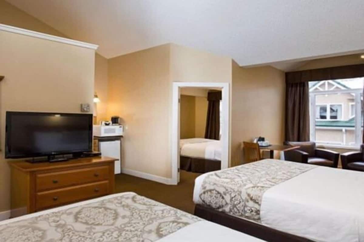 Hypo-allergenic bedding, free WiFi, bed sheets