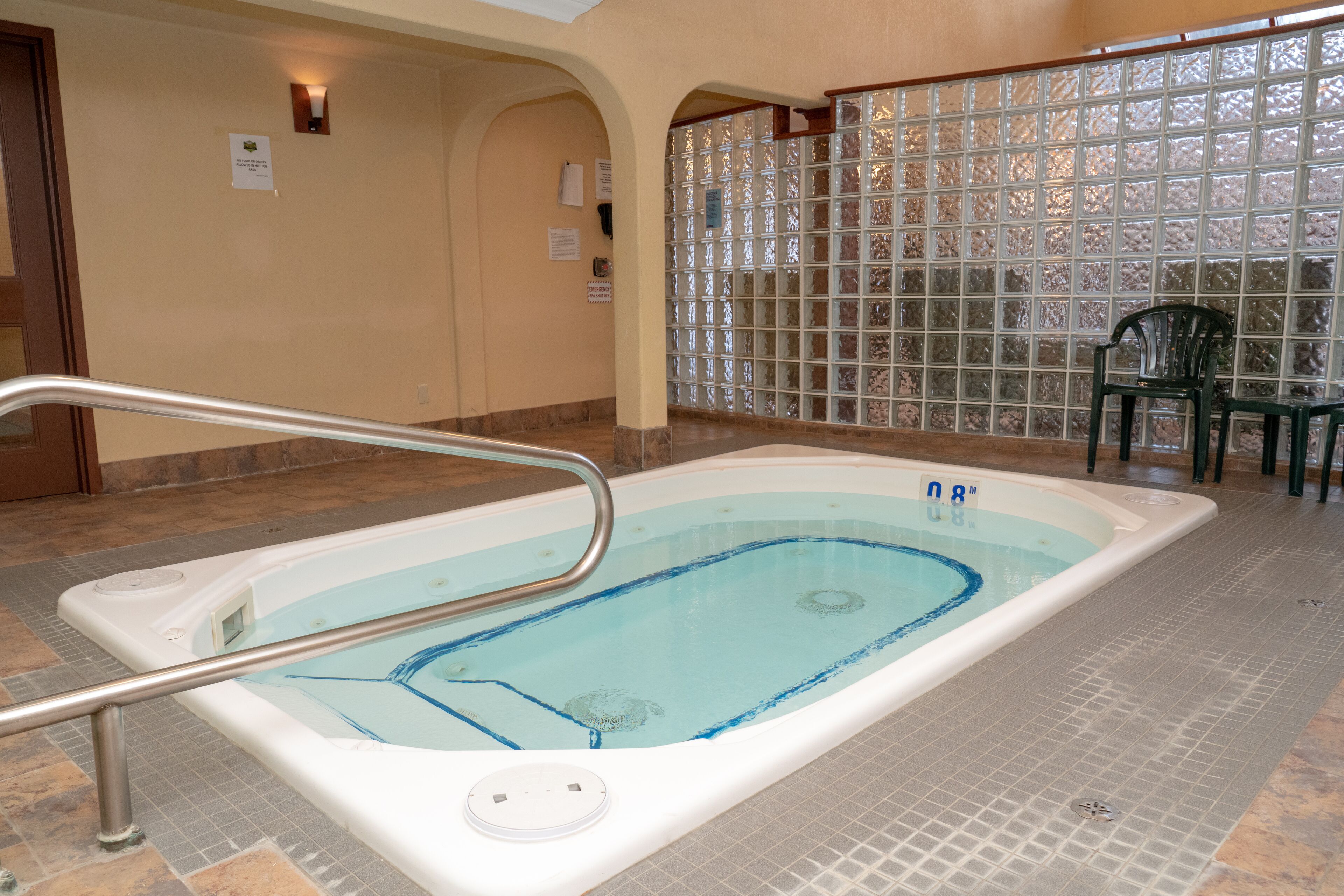 Indoor spa tub