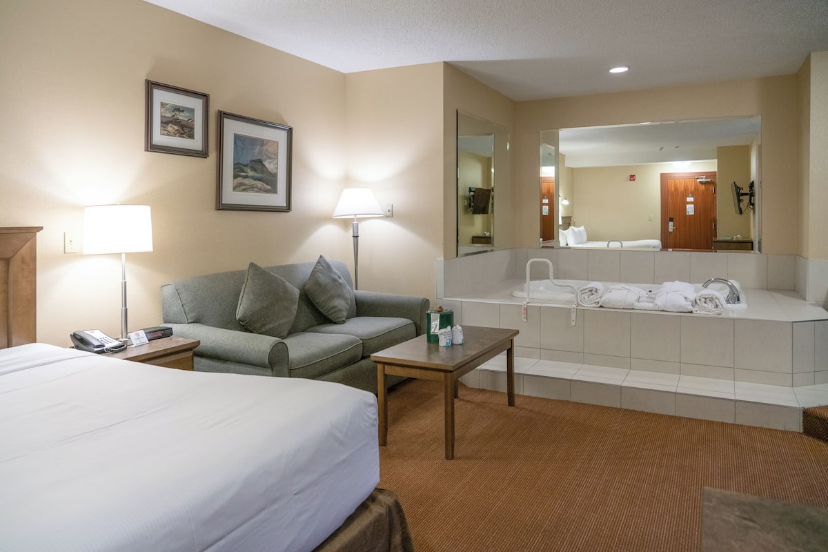 Habitación superior, 1 cama de matrimonio grande, bañera de hidromasaje | Ropa de cama hipoalergénica, wifi gratis, ropa de cama