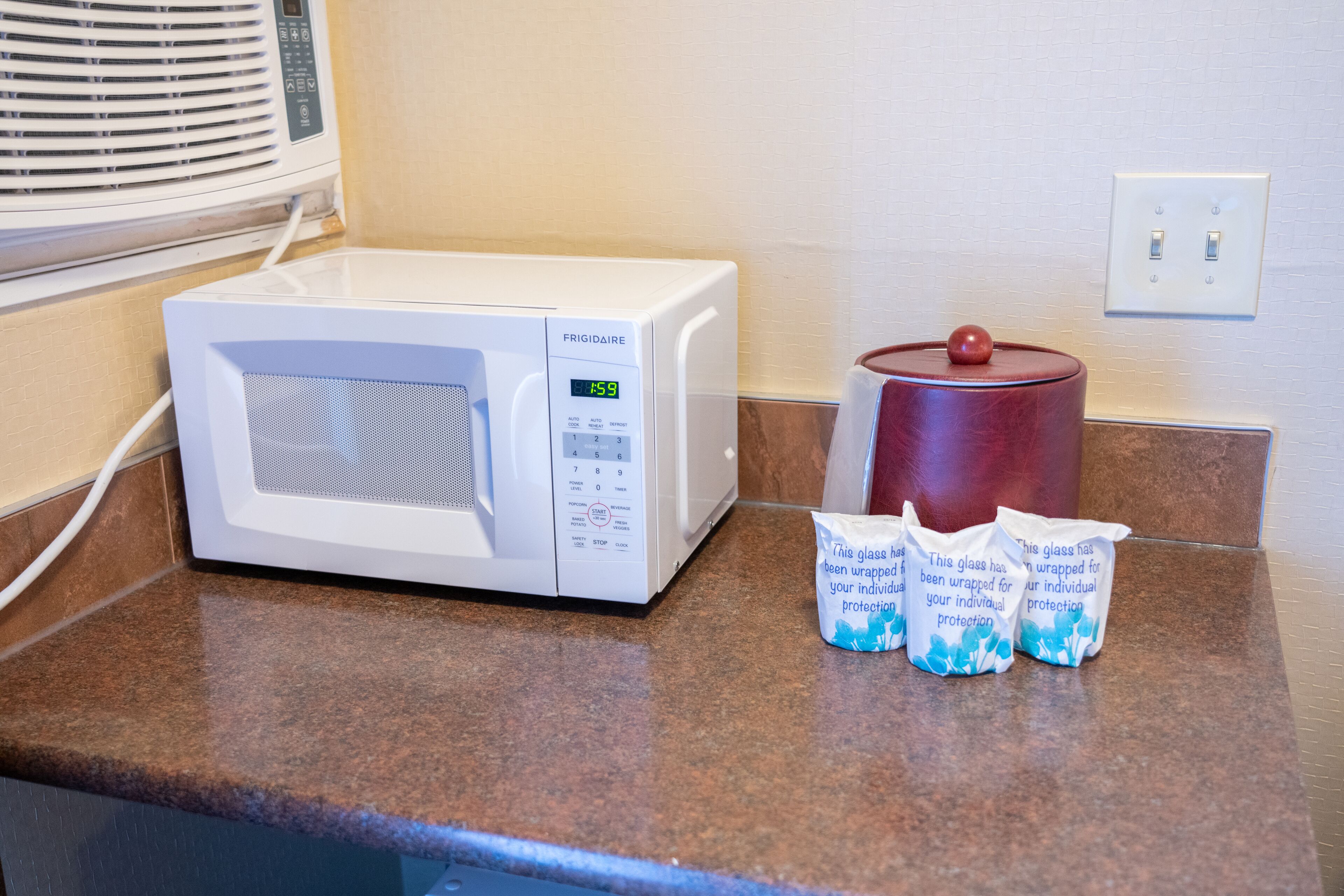 superior suite, 2 bedrooms | microwave