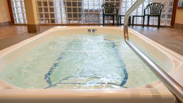 Indoor spa tub