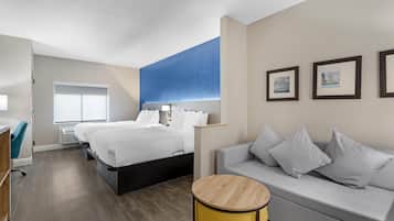 Suite, 2 Queen Beds, Non Smoking