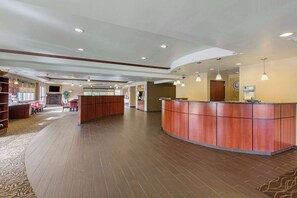 Lobby - Comfort Suites Seaford (Seaford)