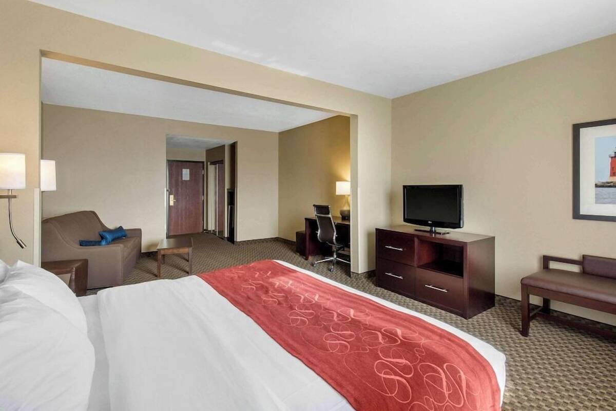 In-room safe, desk, blackout drapes, soundproofing