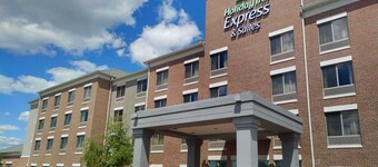 Holiday Inn Express & Suites Milwaukee Nw Park Place by IHG