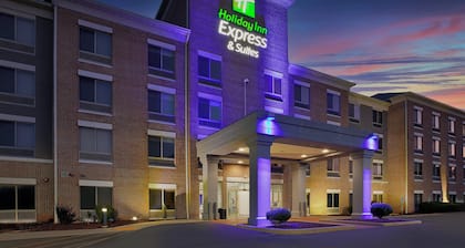 Holiday Inn Express & Suites Milwaukee Nw Park Place by IHG