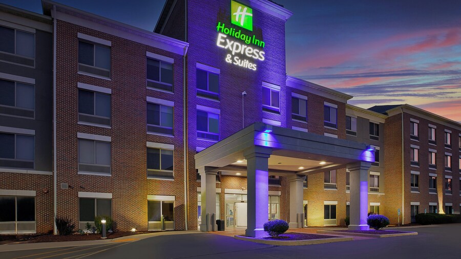 Holiday Inn Express & Suites Milwaukee Nw Park Place by IHG