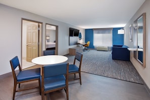 Suite, 1 King Bed | Premium bedding, down duvets, desk, blackout curtains - Holiday Inn Express & Suites Milwaukee Nw Park Place by IHG (Milwaukee)