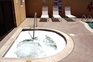 Bañera de hidromasaje exterior