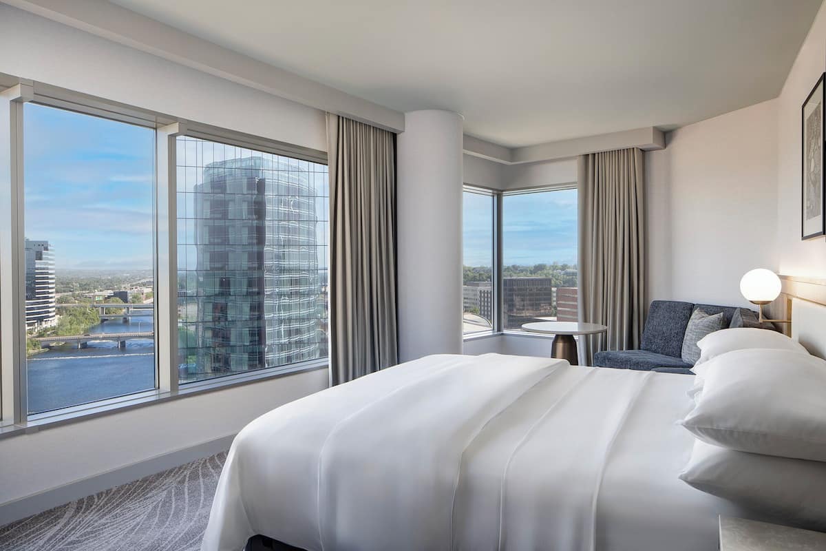 Grand Room, 1 King Bed, River View | Premium bedding, minibar, in-room safe, desk