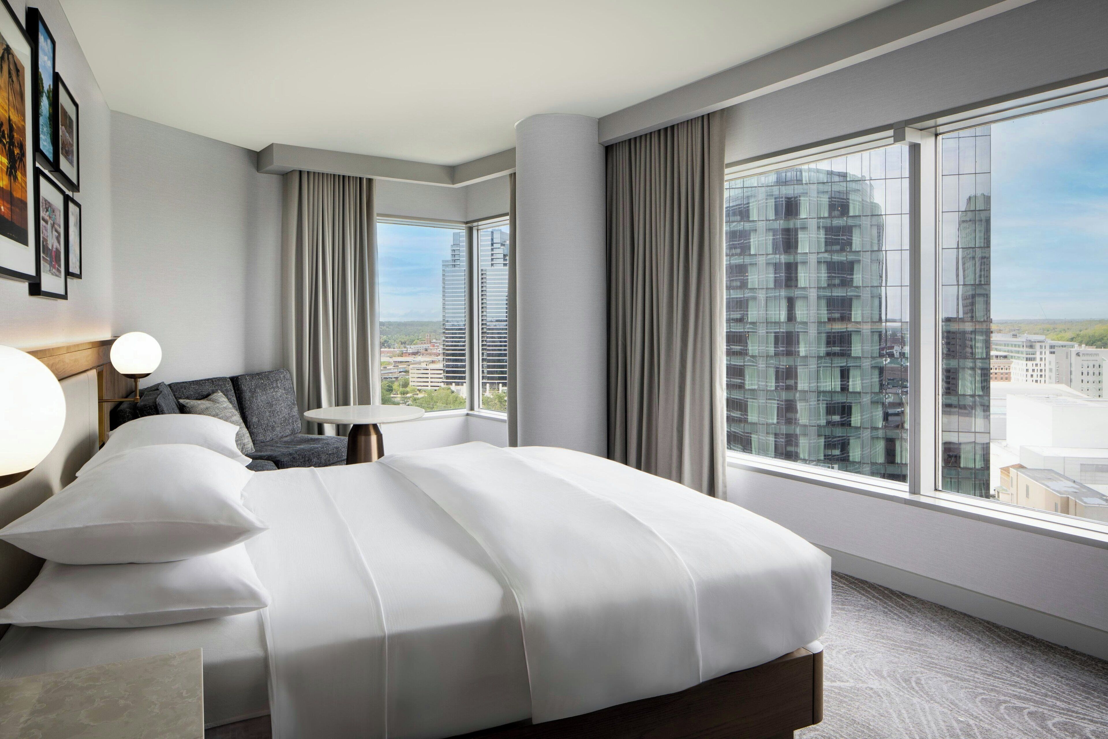 Ropa de cama de alta calidad y minibar 