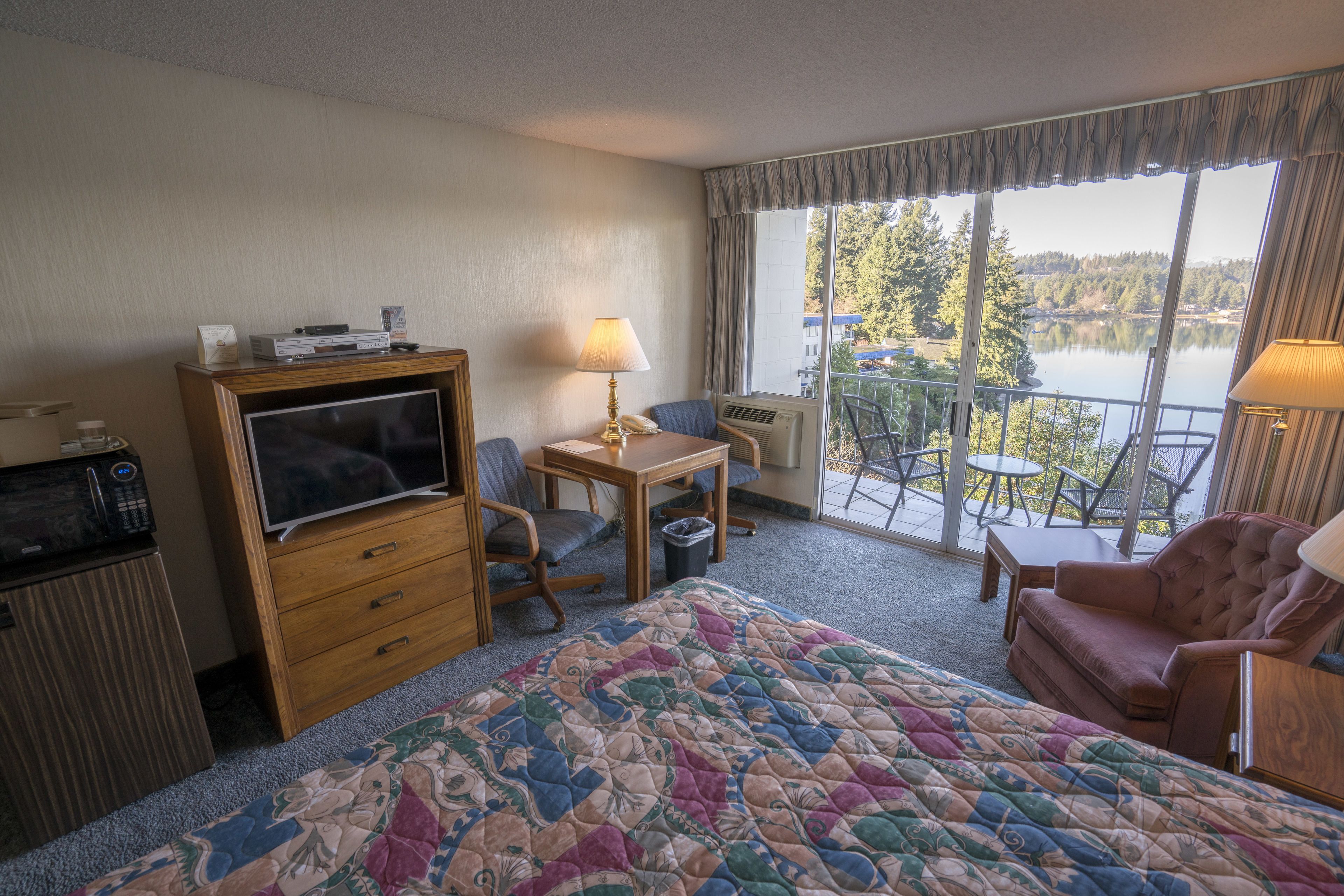 Habitación, 1 cama King size | Escritorio, tabla de planchar con plancha, cunas y wifi gratis 