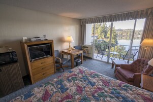 Escritorio, tabla de planchar con plancha, cunas y wifi gratis 