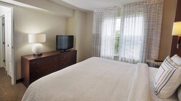 1 Schlafzimmer, Zimmersafe, Schreibtisch, Bügeleisen/Bügelbrett