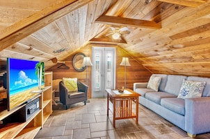 Studio Suite | Living area | 32-inch Smart TV with cable channels, books