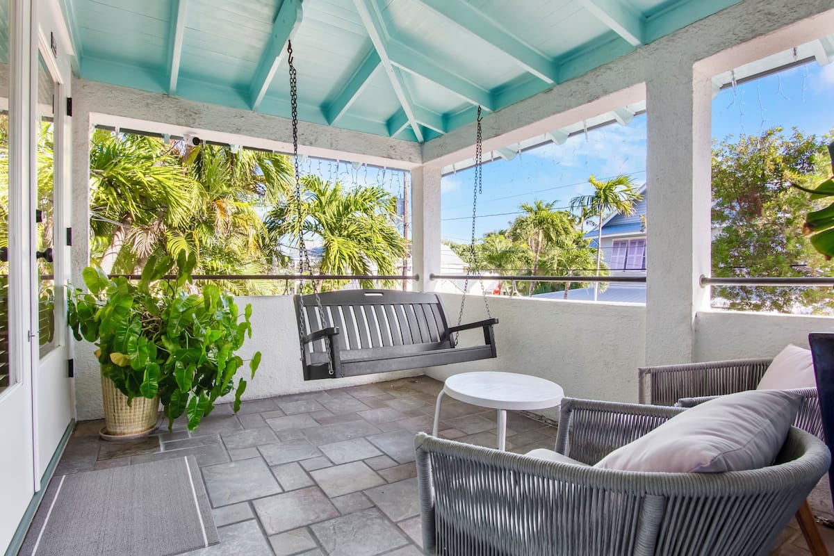Porch Swing Island Room | Terrass/Patio