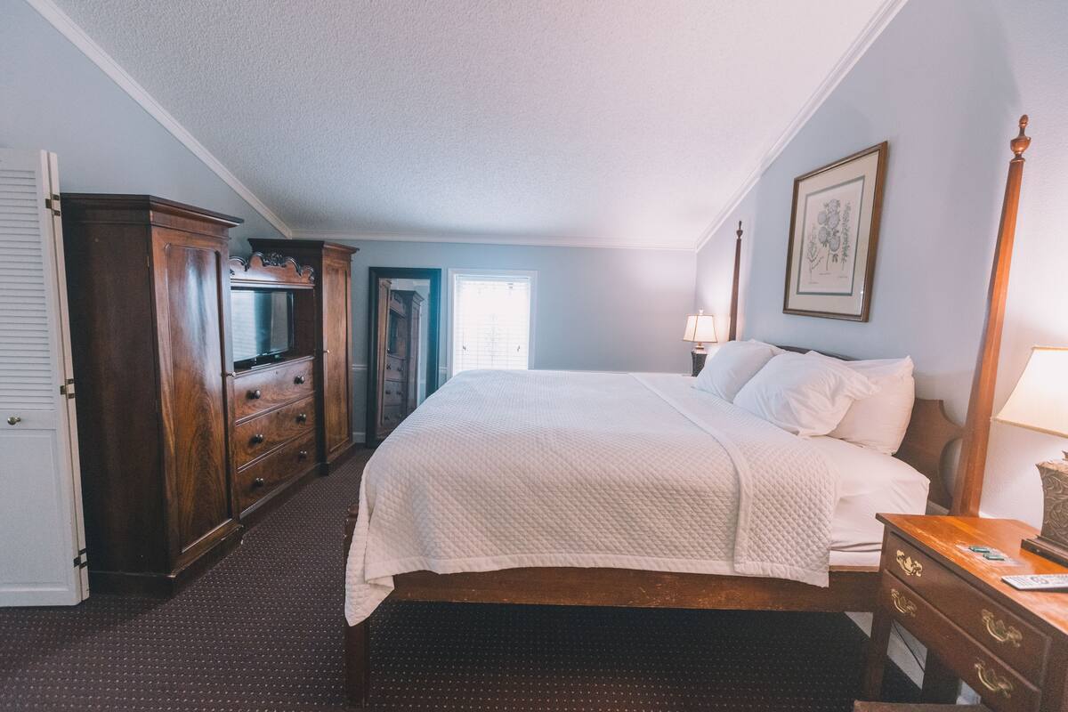 Suite, City View