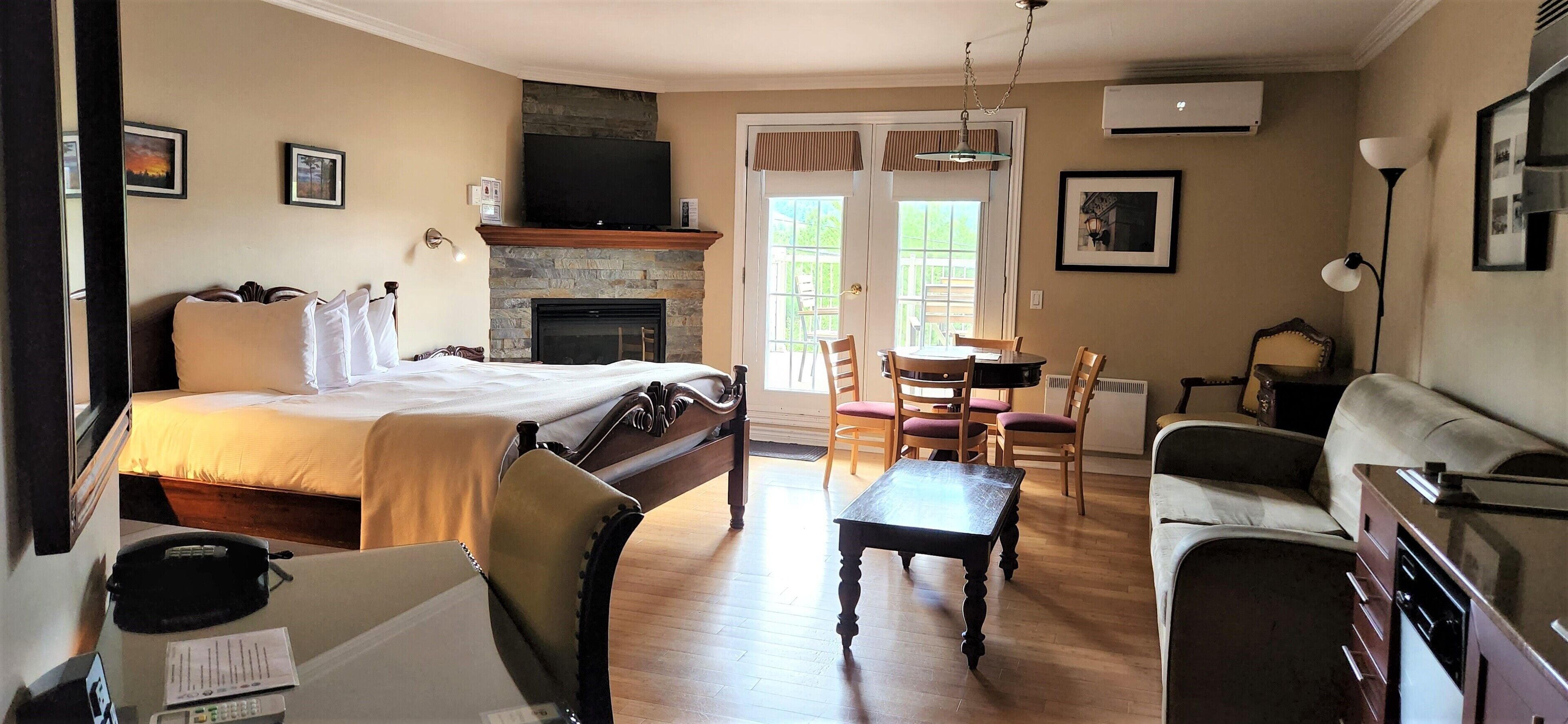 Bộ đồ giường cao cấp, màn/rèm cản sáng, bàn ủi/dụng cụ ủi quần áo 