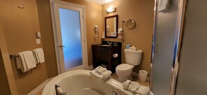 Articles de toilette gratuits, sèche-cheveux, serviettes fournies, savon