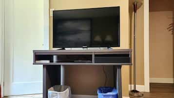 Chambre, 2 grands lits, non-fumeur (Efficiency) | Bureau, fer et planche à repasser, literie fournie, réveille-matin