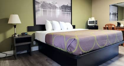 Super 8 by Wyndham Pembroke