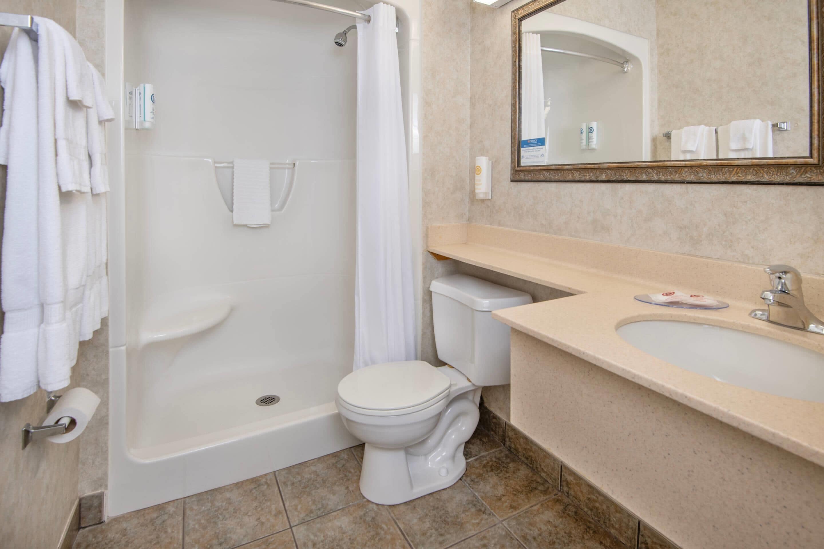 1 king bed, 2 person jet tub suite | blackout curtains, iron/ironing board, free wifi, bed sheets