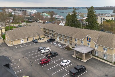 Comfort Inn & Suites Thousand Islands Harbour District