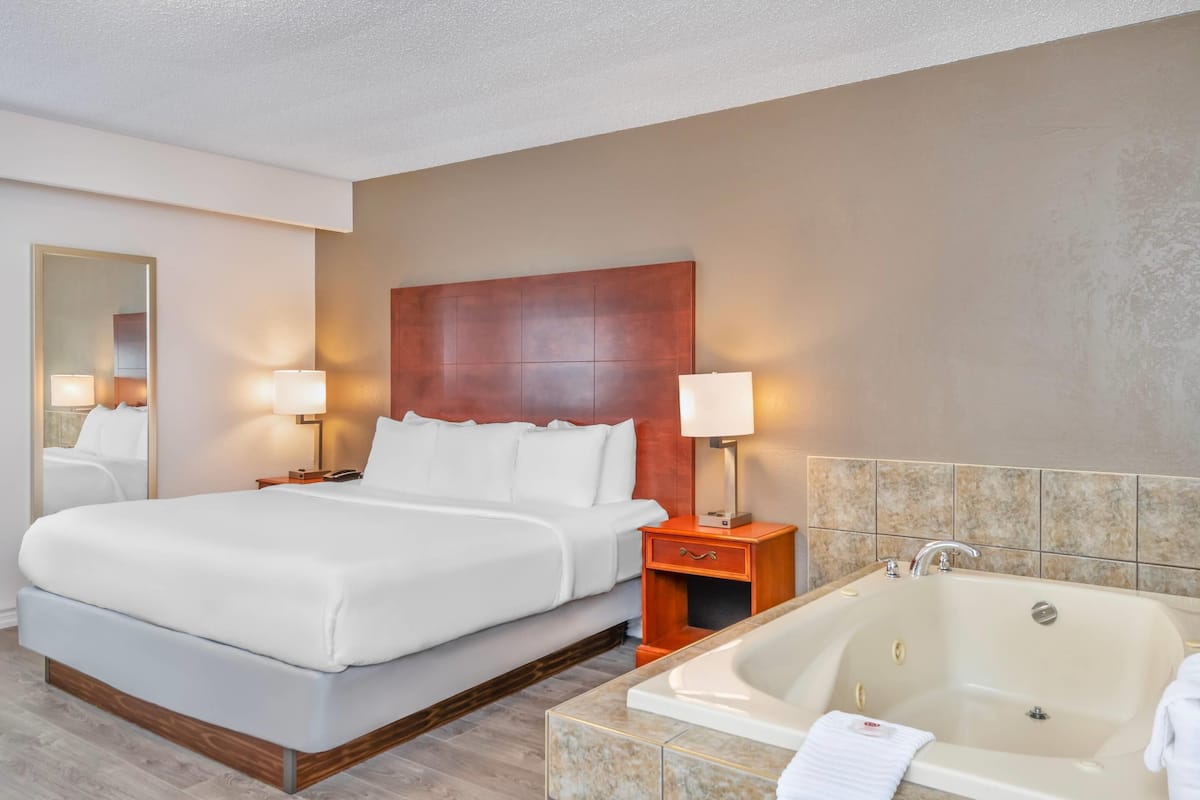 1 King Bed, 2 Person Jet Tub Suite | Blackout drapes, iron/ironing board, free WiFi, bed sheets