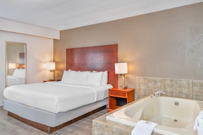 1 King Bed, 2 Person Jet Tub Suite - Comfort Inn & Suites Thousand Islands Harbour District (Gananoque)