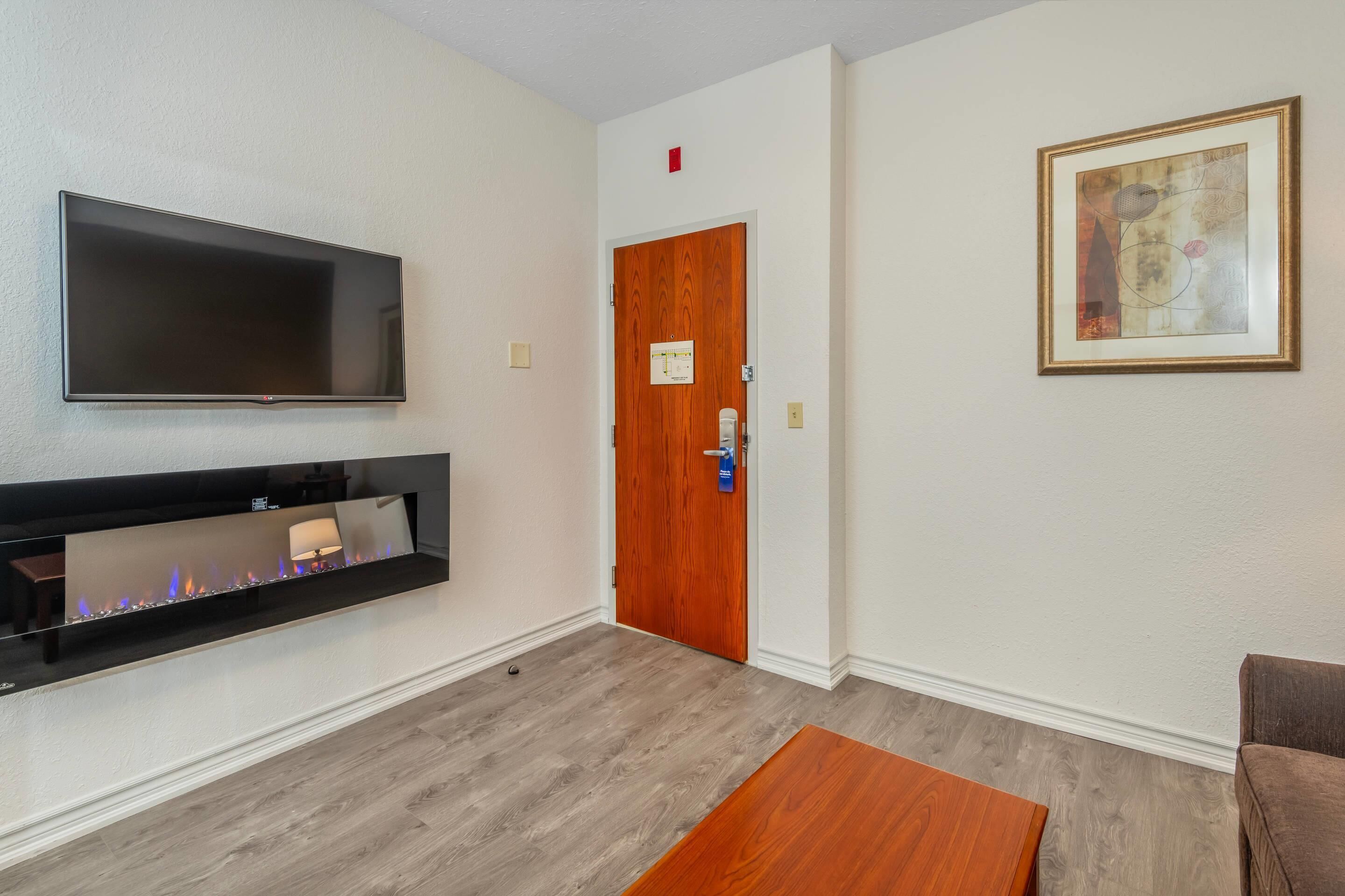 2 queen beds, sofa bed, 2 room suite | blackout curtains, iron/ironing board, free wifi, bed sheets