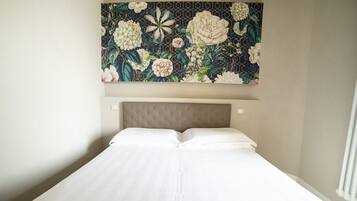 Deluxe Double or Twin Room, Lake View | In-room safe, free WiFi