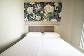 Deluxe Double or Twin Room, Lake View | In-room safe, free WiFi - Hotel Ristorante Miranda (Riva di Solto)