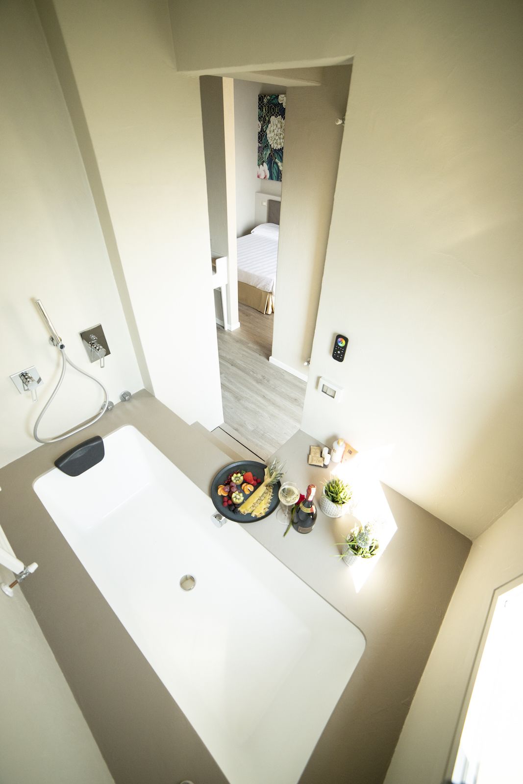 deluxe double or twin room, lake view | bathroom | hair dryer, bidet, towels