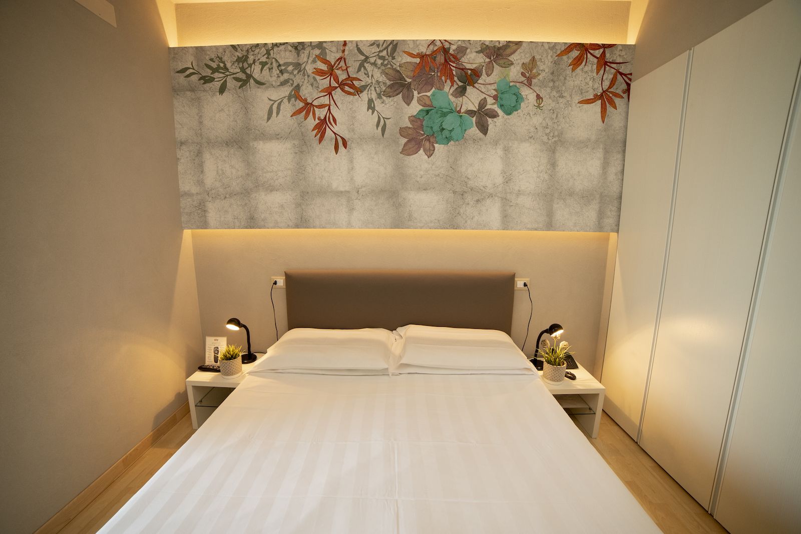 double room, lake view | in-room safe, free wifi