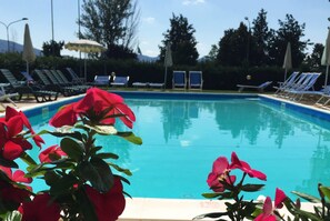 Outdoor pool - Hotel Ali Sul Lago (Magione)