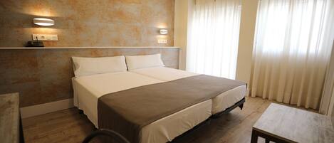 Desk, soundproofing, cribs/infant beds, free WiFi