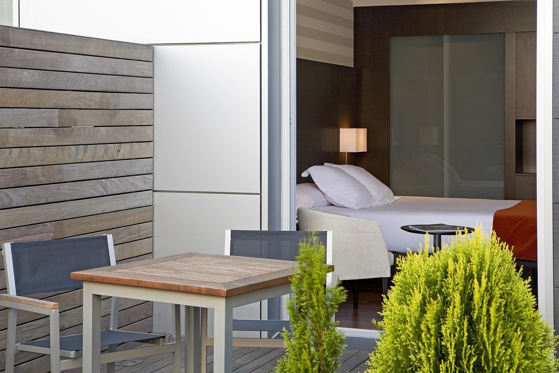 minibar, in-room safe, desk, laptop workspace